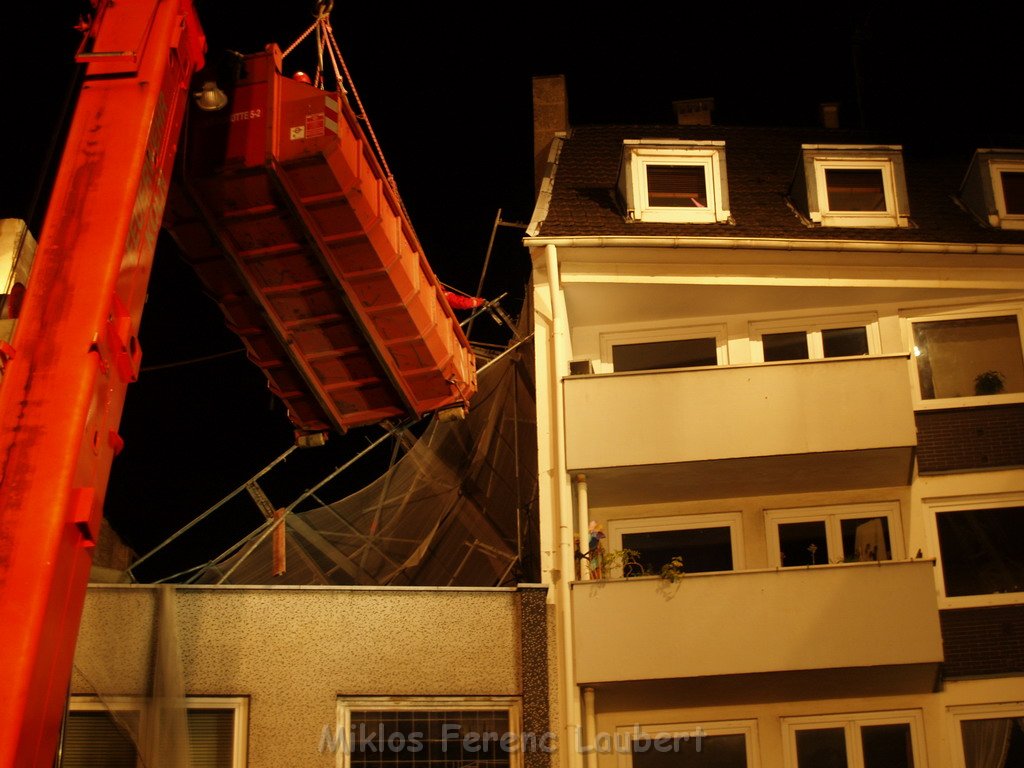 Sturm 3 Geruest droht auf die Strasse zu stuerzen Koeln Kalk Kalker Hauptstr   P230.JPG